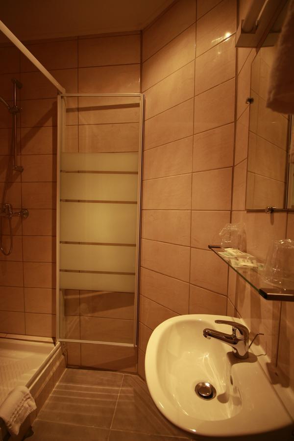 Hotel Moderne Marseille Bagian luar foto