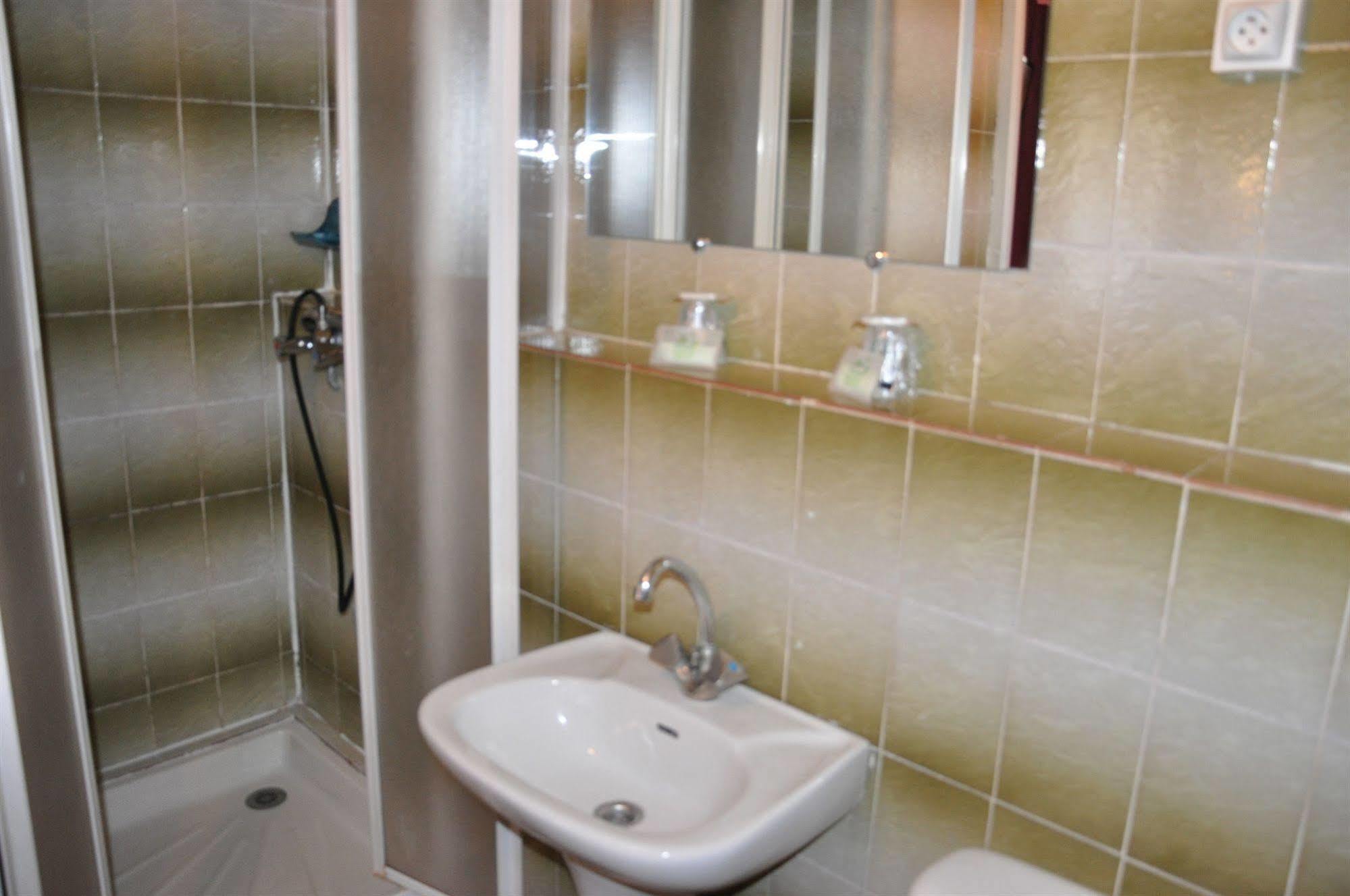 Hotel Moderne Marseille Bagian luar foto